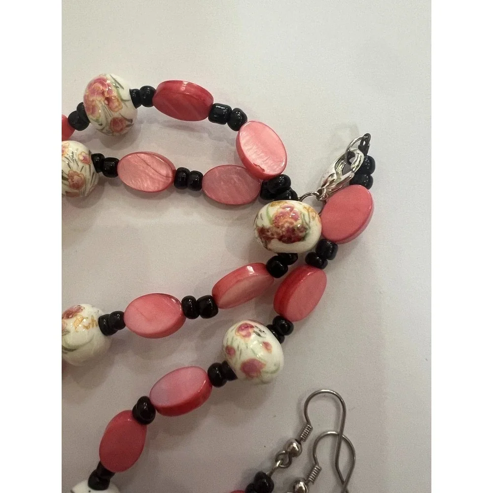 Vintage Floral Ceramic Bead Necklace & Earrings Set Pink Roses Black 28